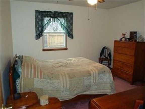 4th image of 648 Carol Ln