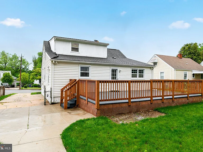 6823 Barrett Rd — Photo 30