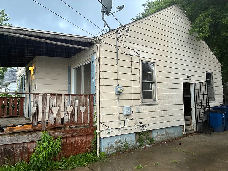 1141 Victoria Ave — Photo 6