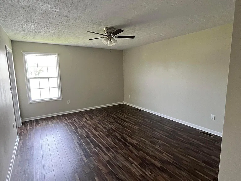 111 Calumet Ct — Photo 6