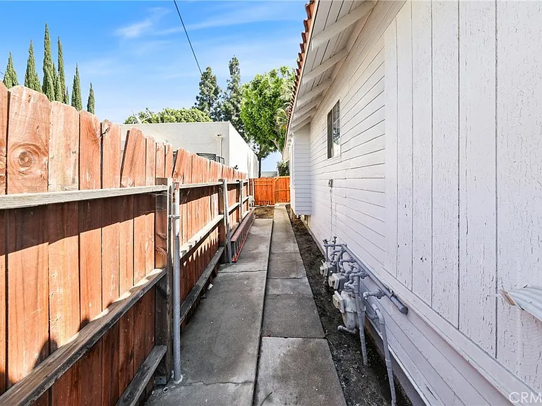 15329 S Paramount Blvd — Photo 31