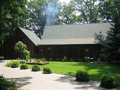 Split Cedar Log Home with soaring ceilings!