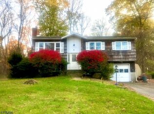 5 Tallahatchie Dr, Sussex, NJ 07461
