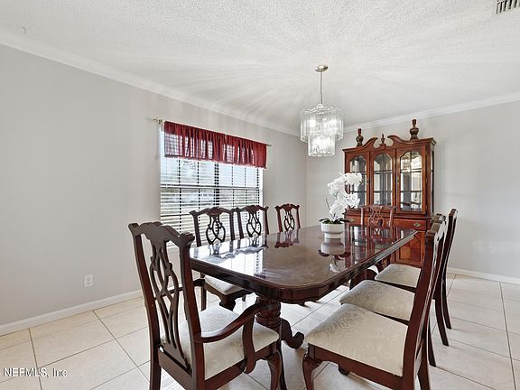 5th image of 2103 FOREST GATE Drive W