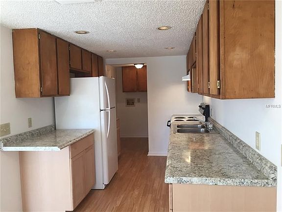 4th image of 209 Sierra St S