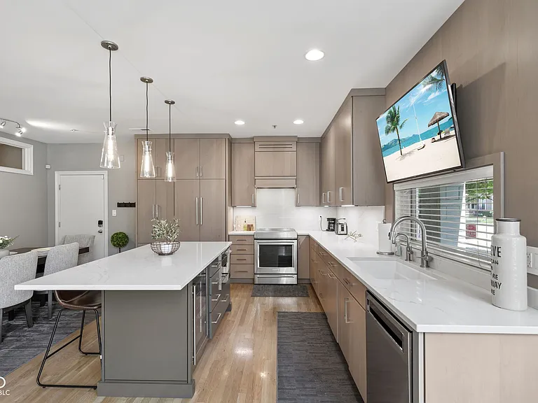 932 N Broadway St #1 — Photo 7