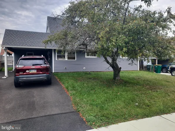 35 Wildflower Rd, Levittown, PA 19057