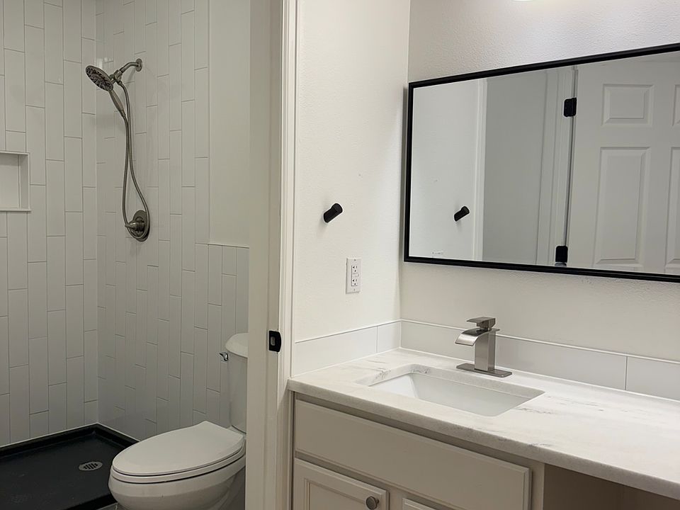 Master bathroom with sliding glass door(not show in the picture)
