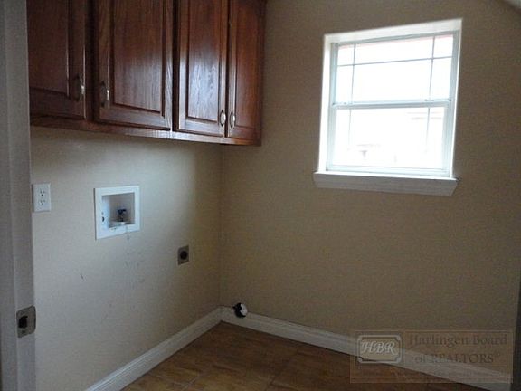 4th image of 2606 Woods Dr S
