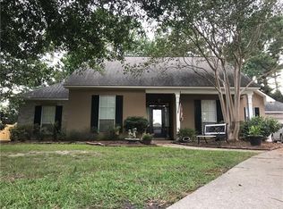 2057 Olvey Dr, Mandeville, LA 70448