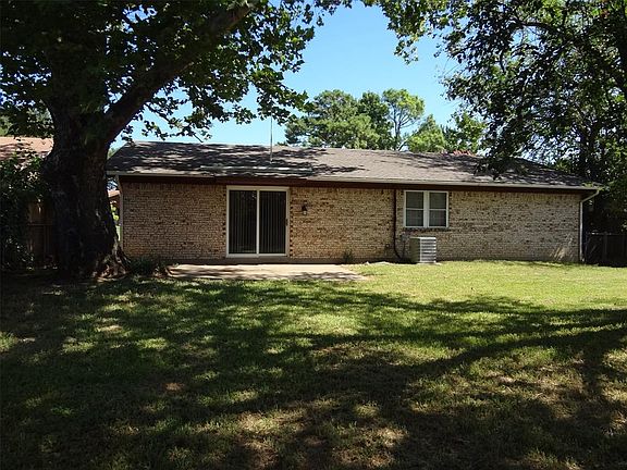 3rd image of 2702 Shawn Dr