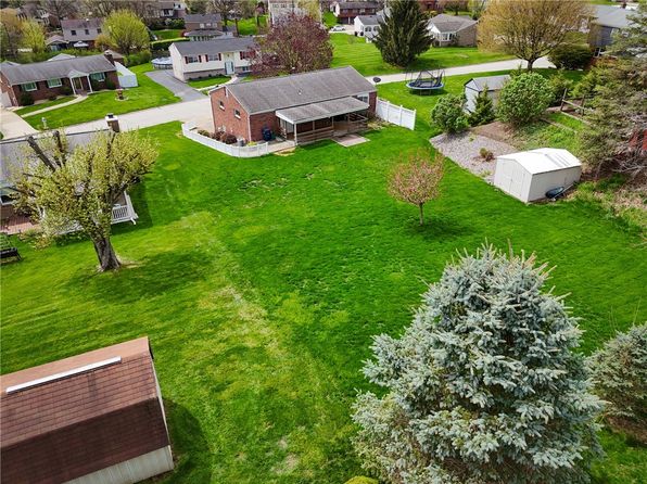 1 Carlisle Dr, Irwin, PA 15642