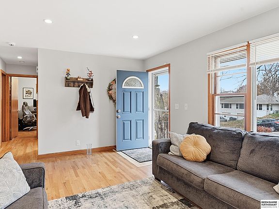 3rd image of 6316 Pratt St