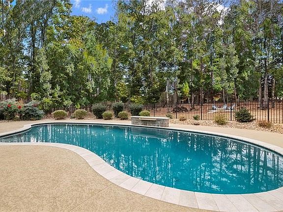 4th image of 304 White Springs Ln