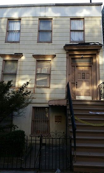 1st image of 215 Eckford St