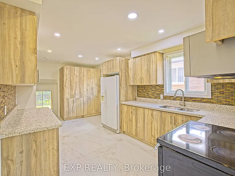 4 Fallway Rd #UPPER — Photo 8