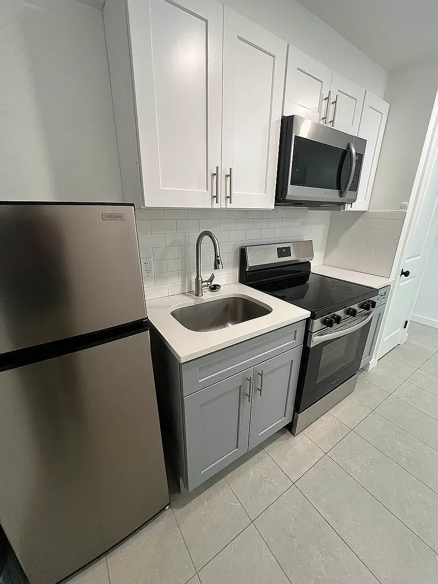 896 Willoughby Avenue — Photo 1