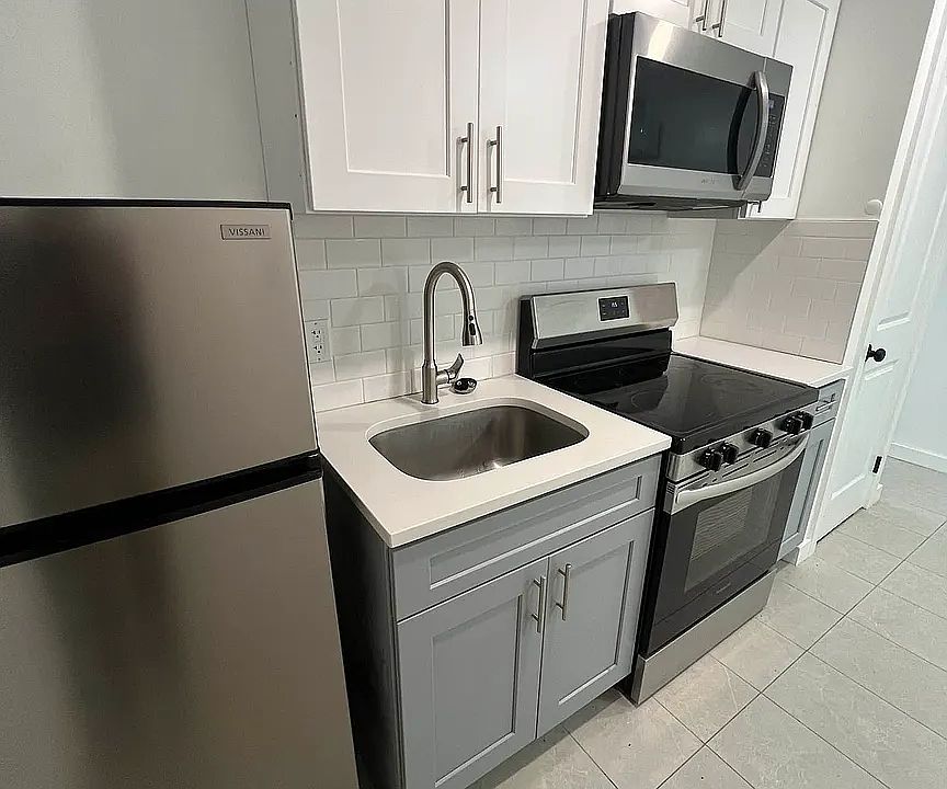 1st image of 896 Willoughby Ave #3