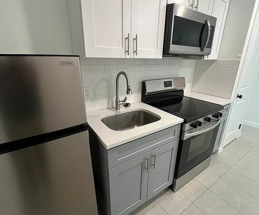 896 Willoughby Ave #3