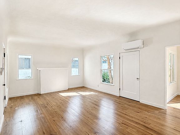 2nd image of 840 6th St APT 8