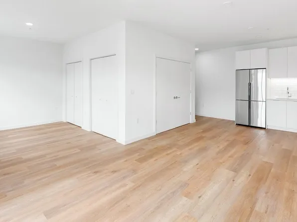 175 West 7th Street image 2 of 33