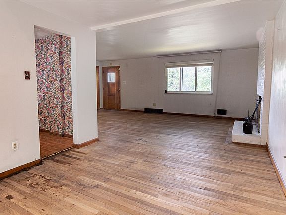 4th image of 135 Spring Grove Rd