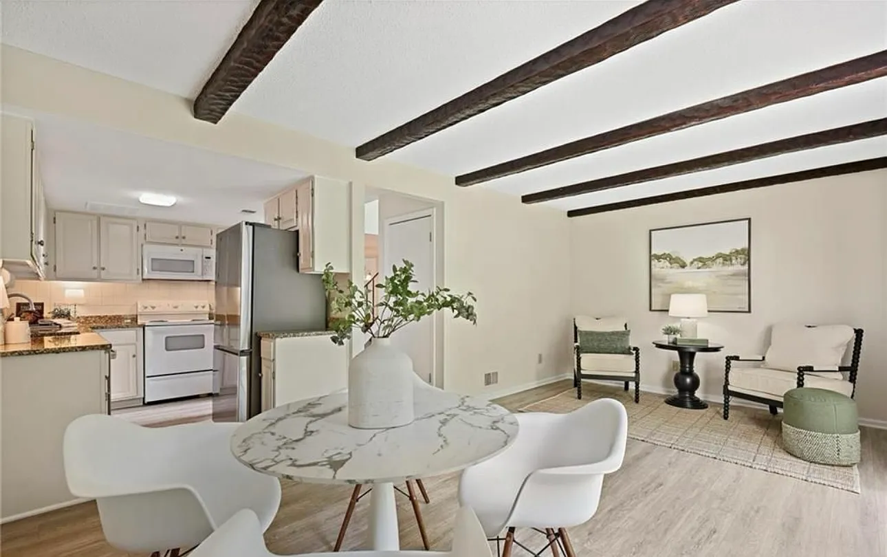3 bed, 2583 sqft, $950 — Photo 4