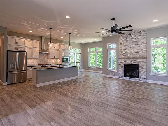 2nd image of 3055 Ridgeview Cir