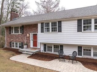 22 Old Stagecoach Rd, Bedford, MA 01730