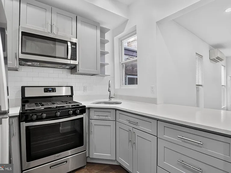2319 N College Ave #B — Photo 6