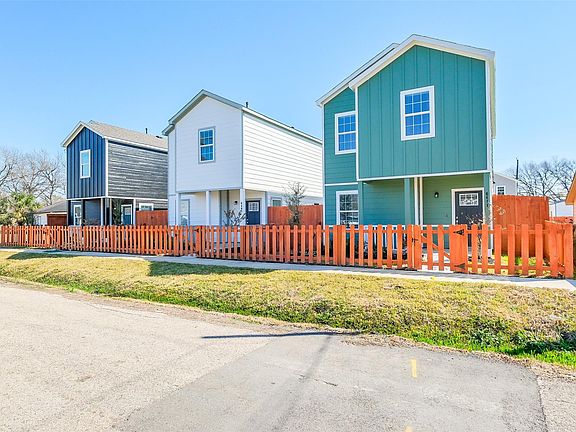 2nd image of 6407 Paris St