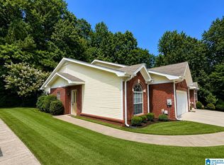 447 Creekview Cir, Gardendale, AL 35071