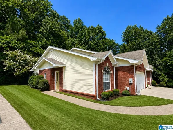 447 Creekview Cir, Gardendale, AL 35071