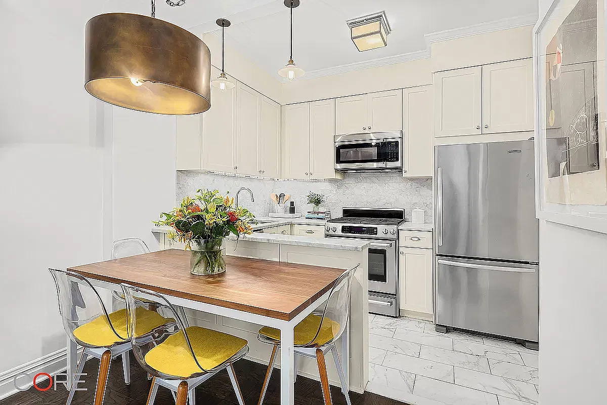 16 West 16th Street — Photo 3