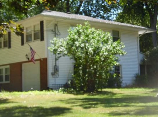 3rd image of 8308 Fairhill Dr NE