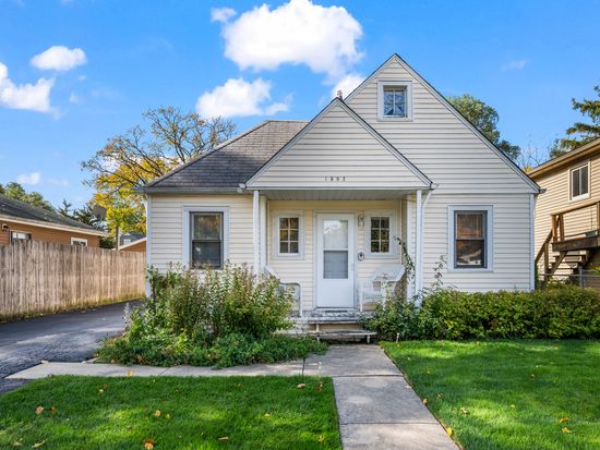1502 Kenmore Ave, Round Lake Beach, IL 60073