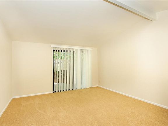 3rd image of 752 Juanita Ave