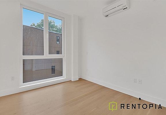 4th image of 426 Tompkins Ave #5H