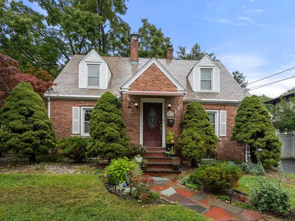 43 Winsor St, Ludlow, MA 01056