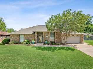 8950 Hialeah Cir S, North Richland Hills, TX 76182