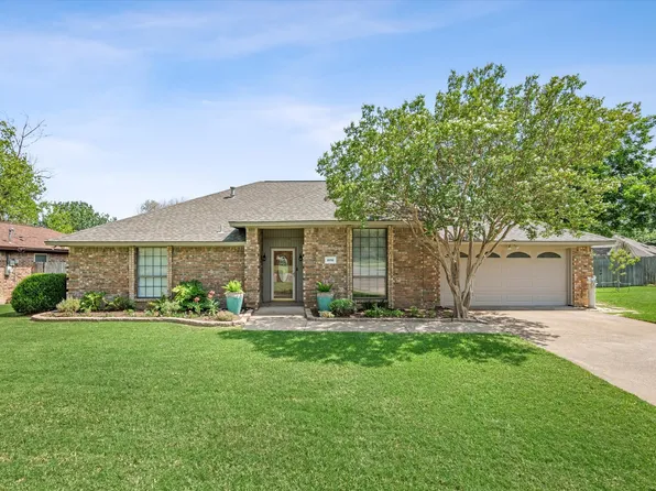 8950 Hialeah Cir S, North Richland Hills, TX 76182