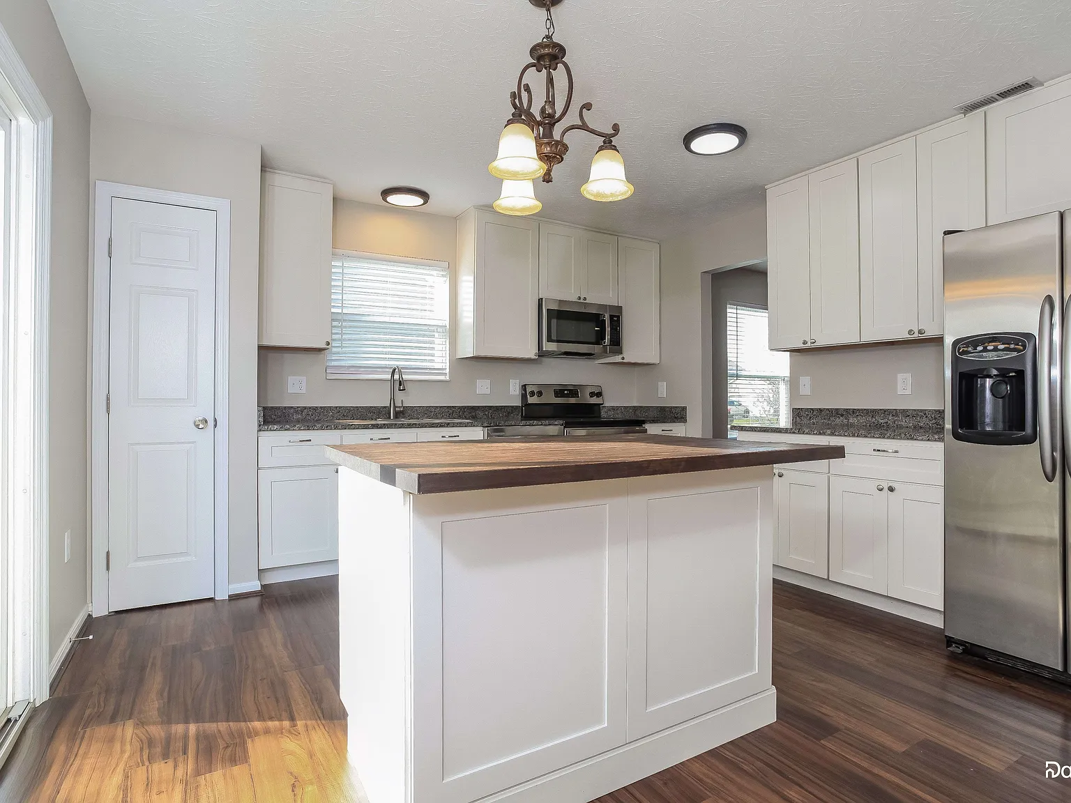 4 bed, 2.5 bath, 1972 sqft, $2,615 — Photo 4