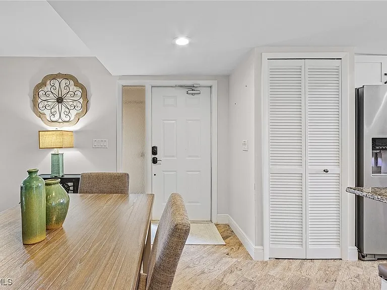 4205 SE 19th Ave #202 — Photo 2