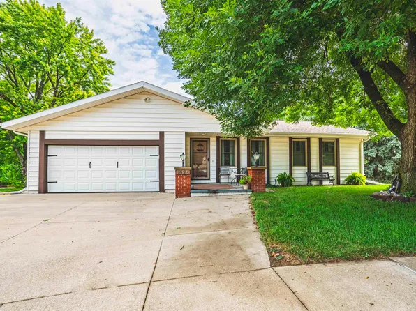 1525 Lief Dr, Sioux City, IA 51104