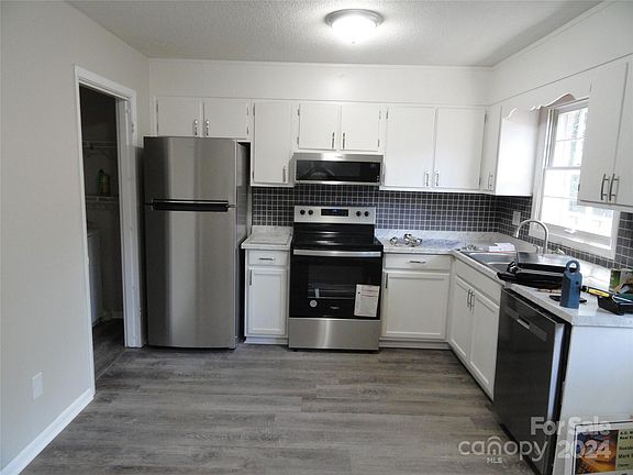 4th image of 634 Walnut St