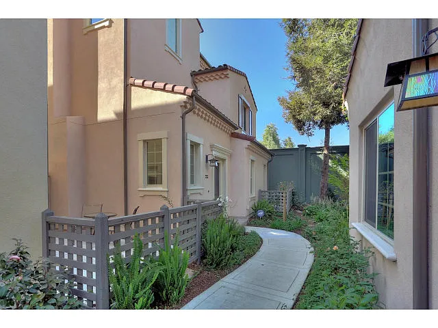 62 Henriques Ln photo 1