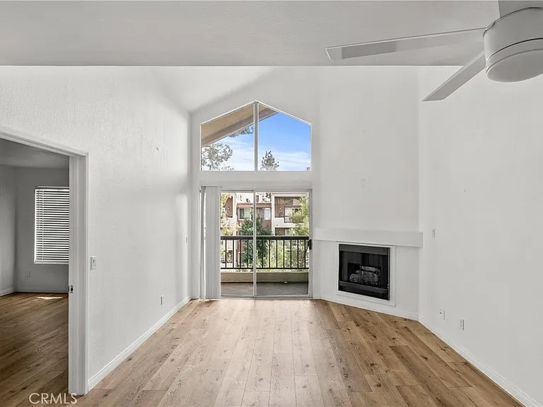 5500 Owensmouth Ave #317 — Photo 4