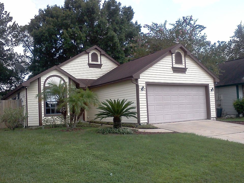 1st image of 109 Lakeside Cir