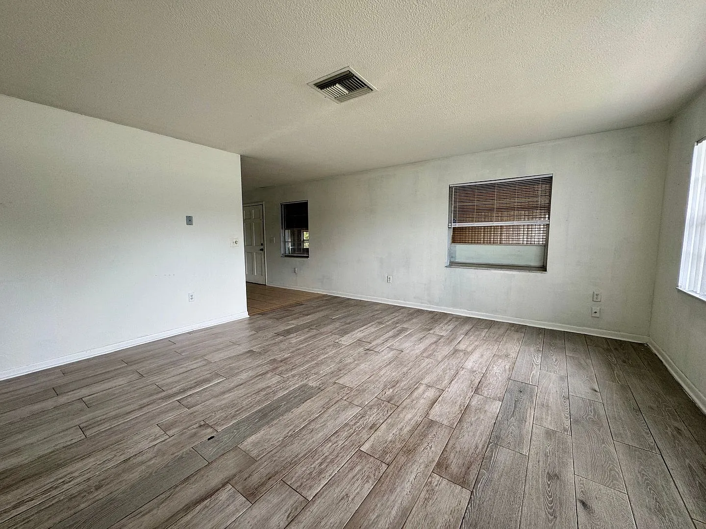 Coming Soon! Charming 2 Bedroom, 1 Bathroom Home Minutes From Downtown Tavares! — Photo 4