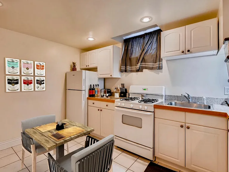1033 N Marion St #BASEMENT — Photo 4